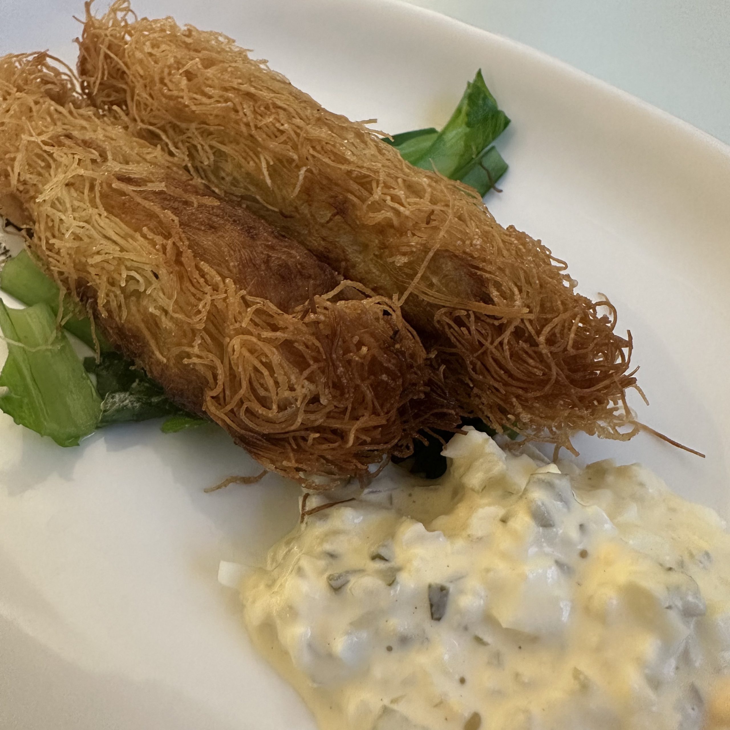 - 12月の旬菜 -<br />
牡蠣のカダイフ包み焼き<br />
柚子胡椒のタルタルソース